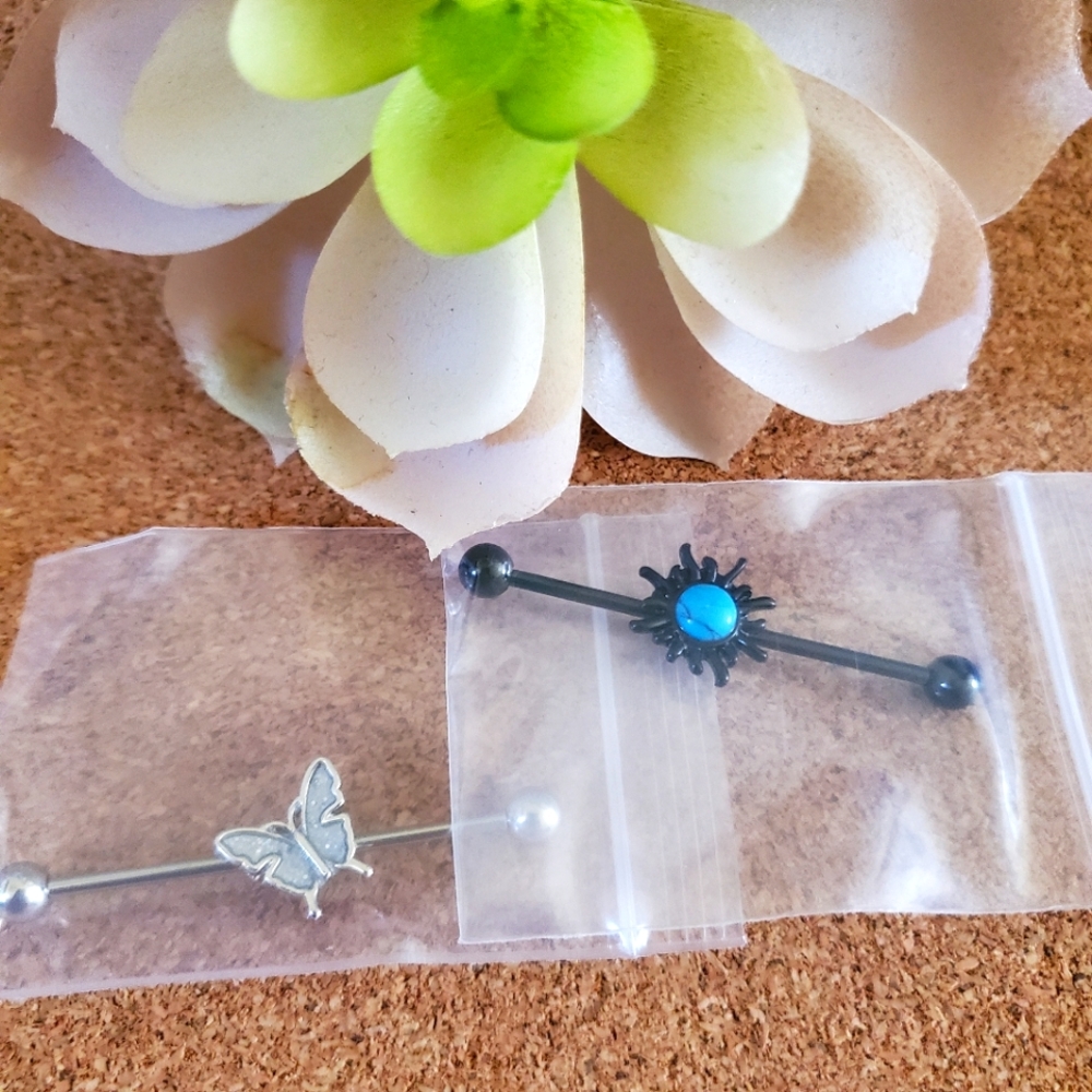 Piercing 14g Industrial Barbell (1) Silver Butterfly - (1) Black Sun